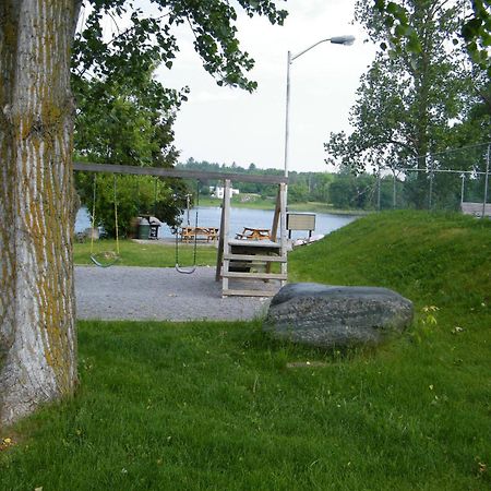 Campbellford River Inn Buitenkant foto
